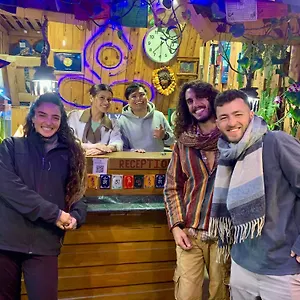Yog Hostel- Rooftop Yoga & Backpacker Social In Thamel, Kathamndu קטמנדו